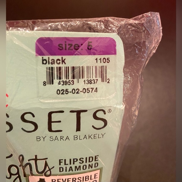 Assets by Sara Blakely Flipside Diamond Reversible Shaping Tights Black Size 5 - Picture 3 of 5